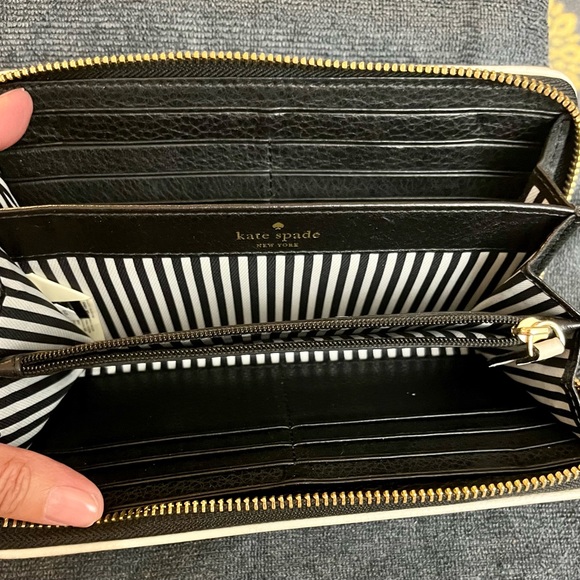 Kate Spade wallet - Picture 3 of 7
